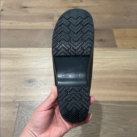 Dansko Sonja Black Cabrio Mule Size EU 37/6.5-7 US
Clogs - Picture 13 of 16